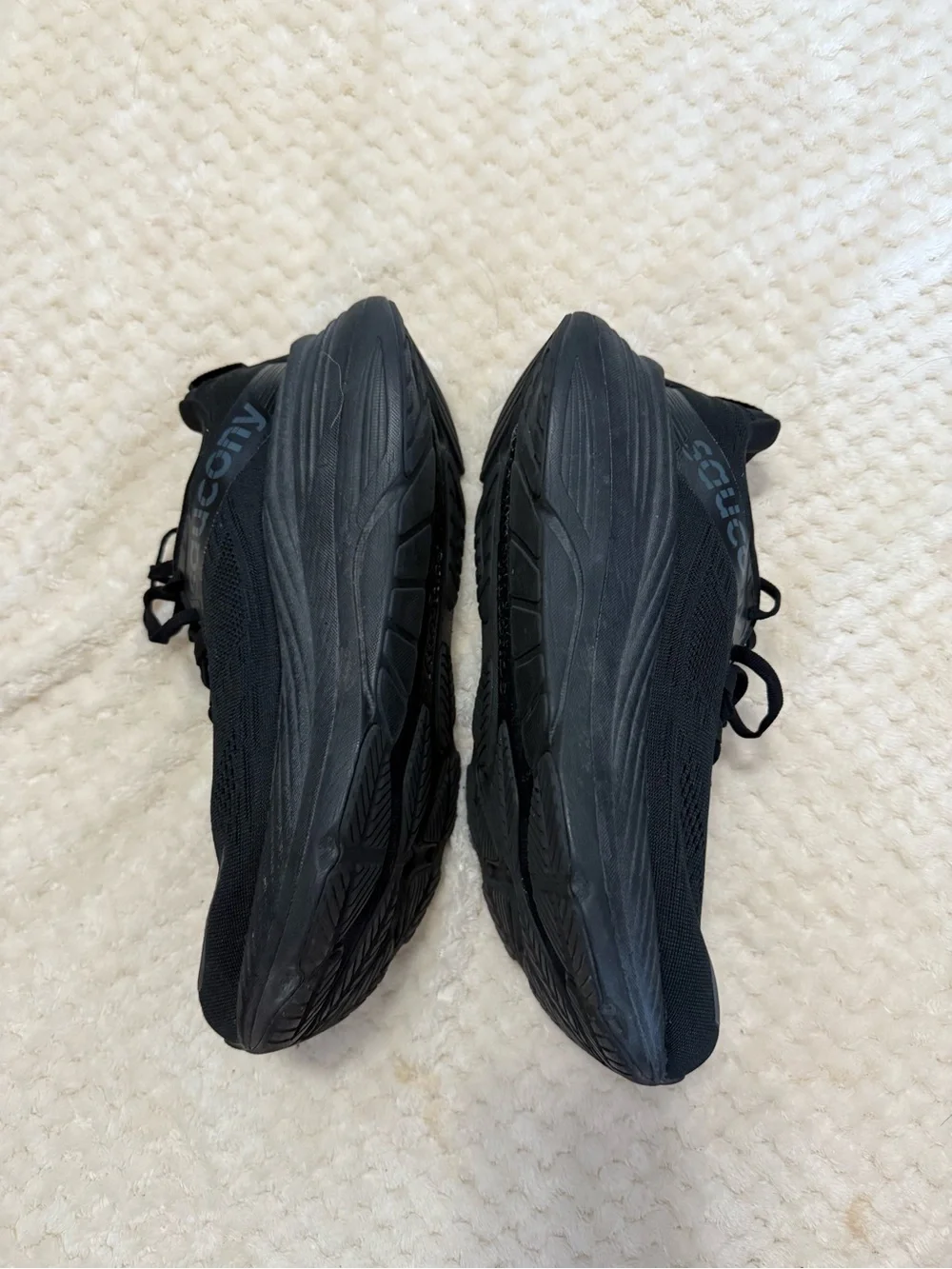 Saucony Hurricane 24 Black Running Shoes Women’s Size 9